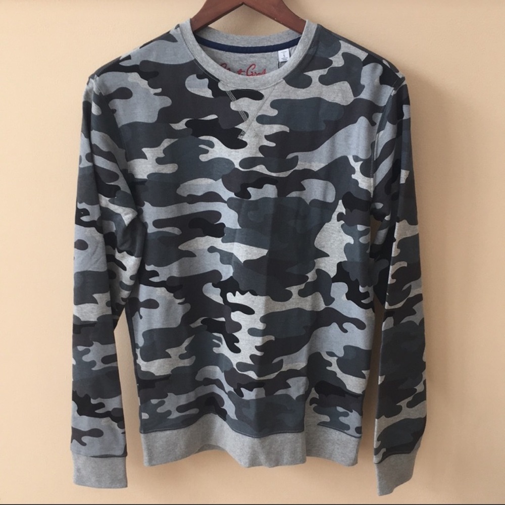 NWT Robert Graham light weight camo sweatshirt
